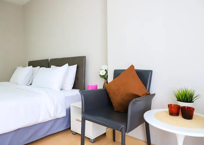 Cu Ihouse เรือนวิรัชมิตร Aparthotel 3*