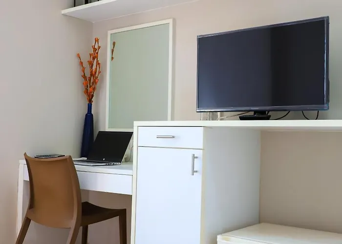 Aparthotel Cu Ihouse เรือนวิรัชมิตร 3*